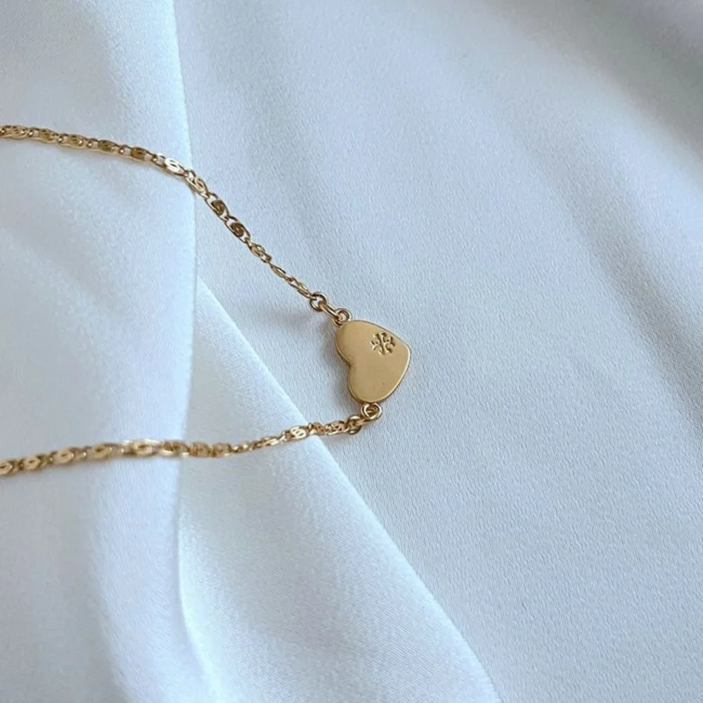 Tory Burch Elegant Gold Necklace with Heart and Disc Charms - Picture 5 of 7